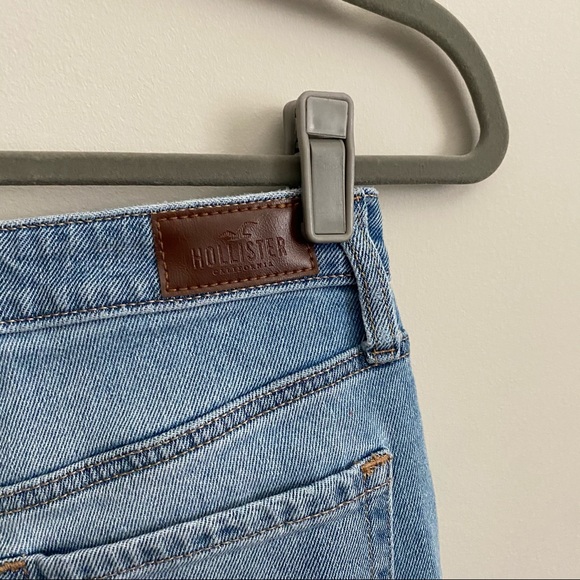 Hollister Distressed Ultra High Rise Mom Jeans - Picture 3 of 6